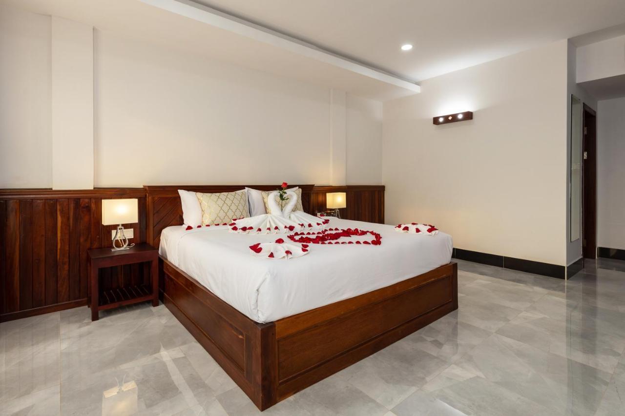 Blanc Smith Hotel Ciudad de Siem Riep Exterior foto