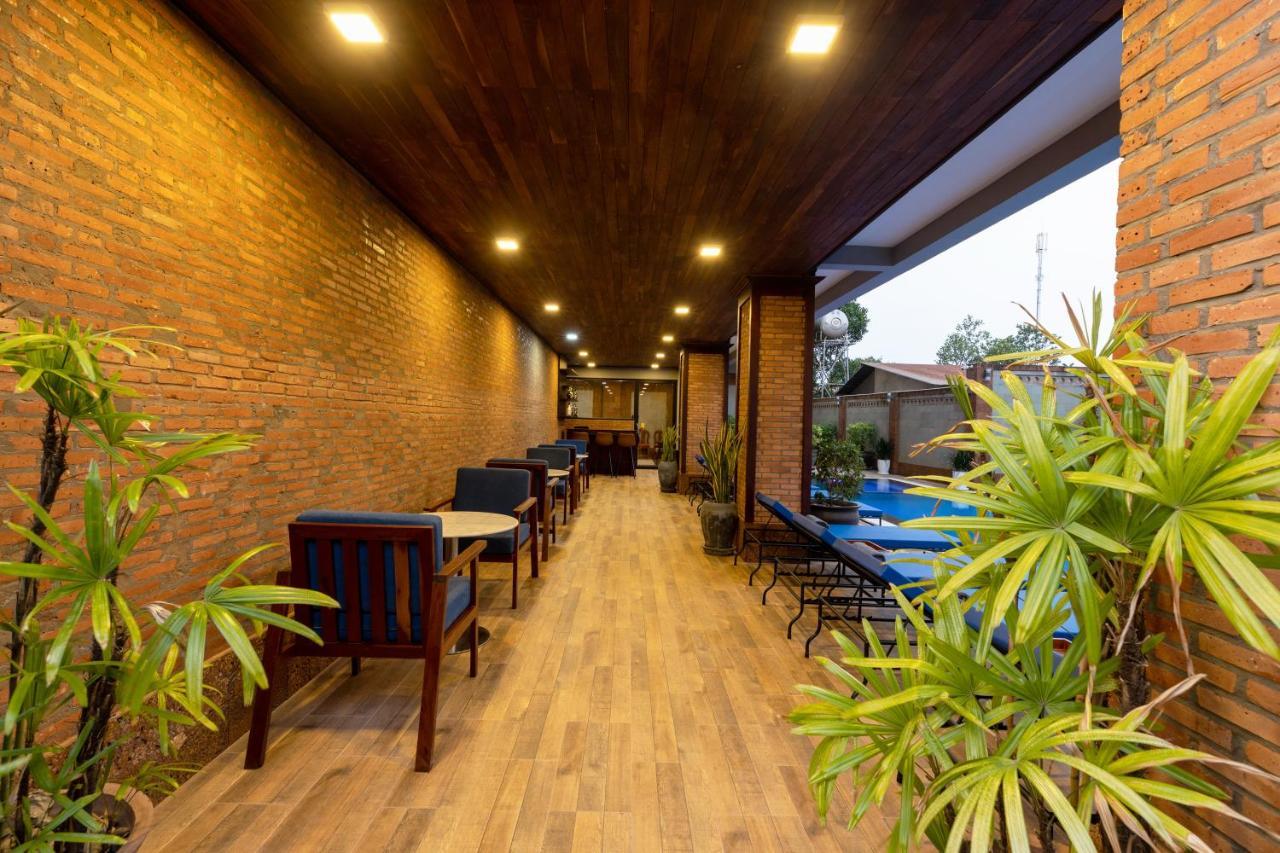Blanc Smith Hotel Ciudad de Siem Riep Exterior foto