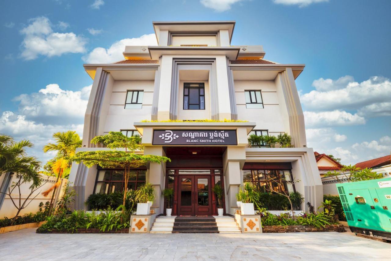 Blanc Smith Hotel Ciudad de Siem Riep Exterior foto