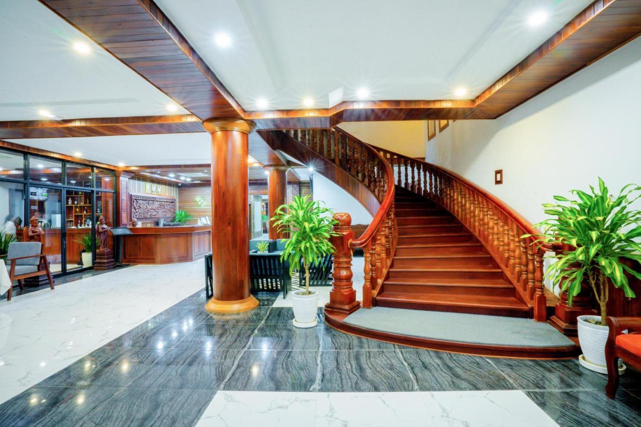 Blanc Smith Hotel Ciudad de Siem Riep Exterior foto